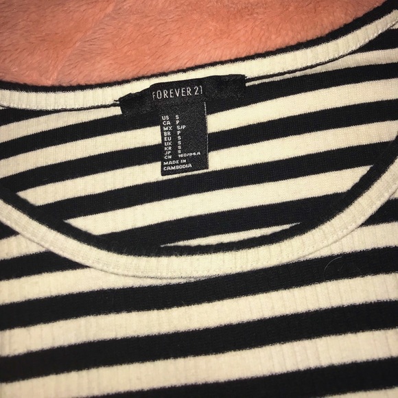 🖤Long Sleeve Crop Top🖤 - Picture 3 of 4